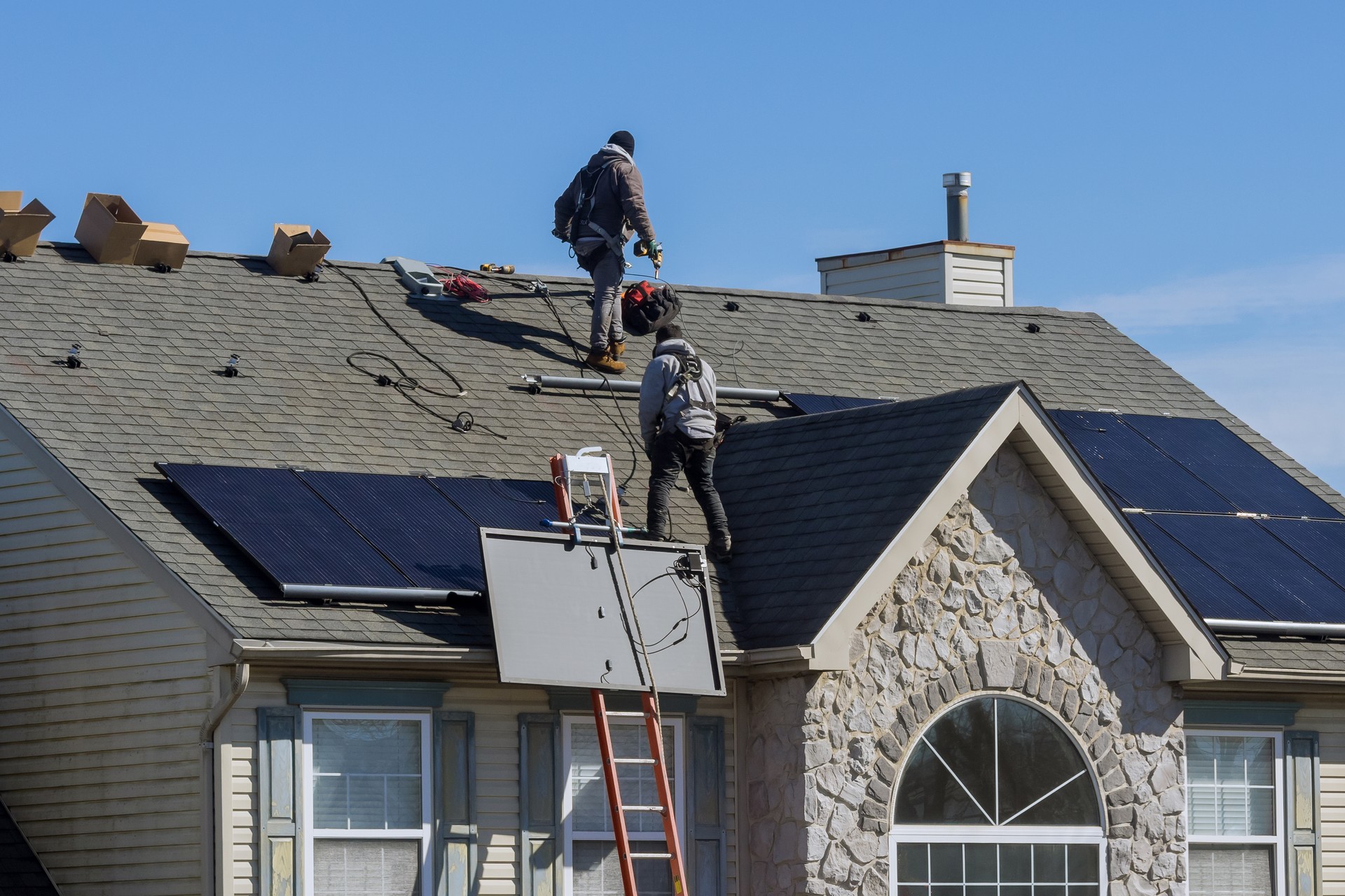 Sunrich Power company installing solar panels on roof in Massachusetts